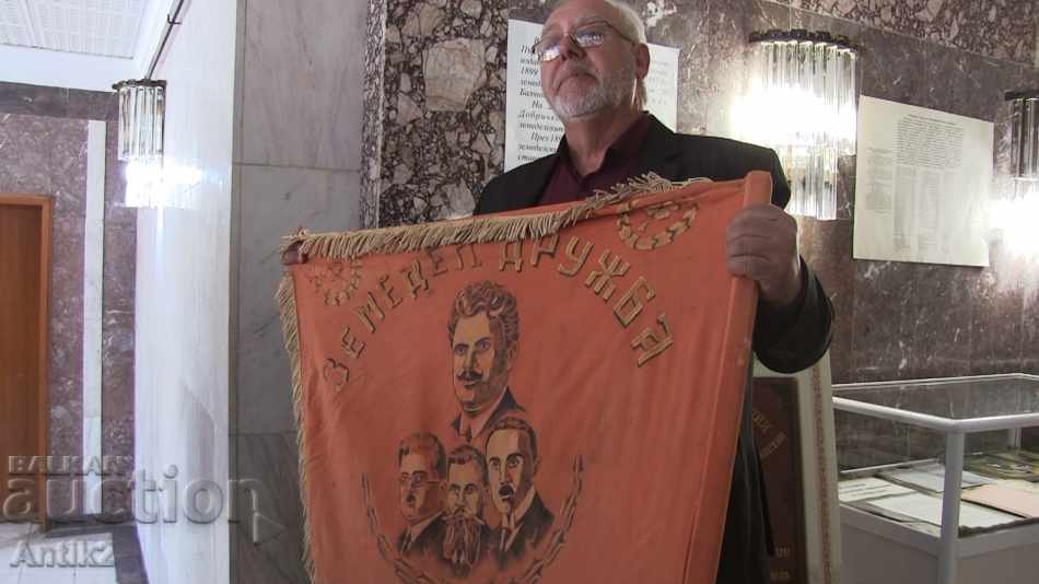 Delivery of 1930s Agrarian Union Stained Glass on Glass - They Will Live Forever 65x45 cm