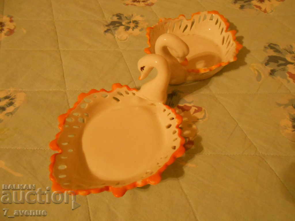 Swans - 2 porcelain bowls for nuts with price 20.00 BGN | € 10.23 Swans - 2 porcelain bowls for nuts with price 20.00 BGN | € 10.23