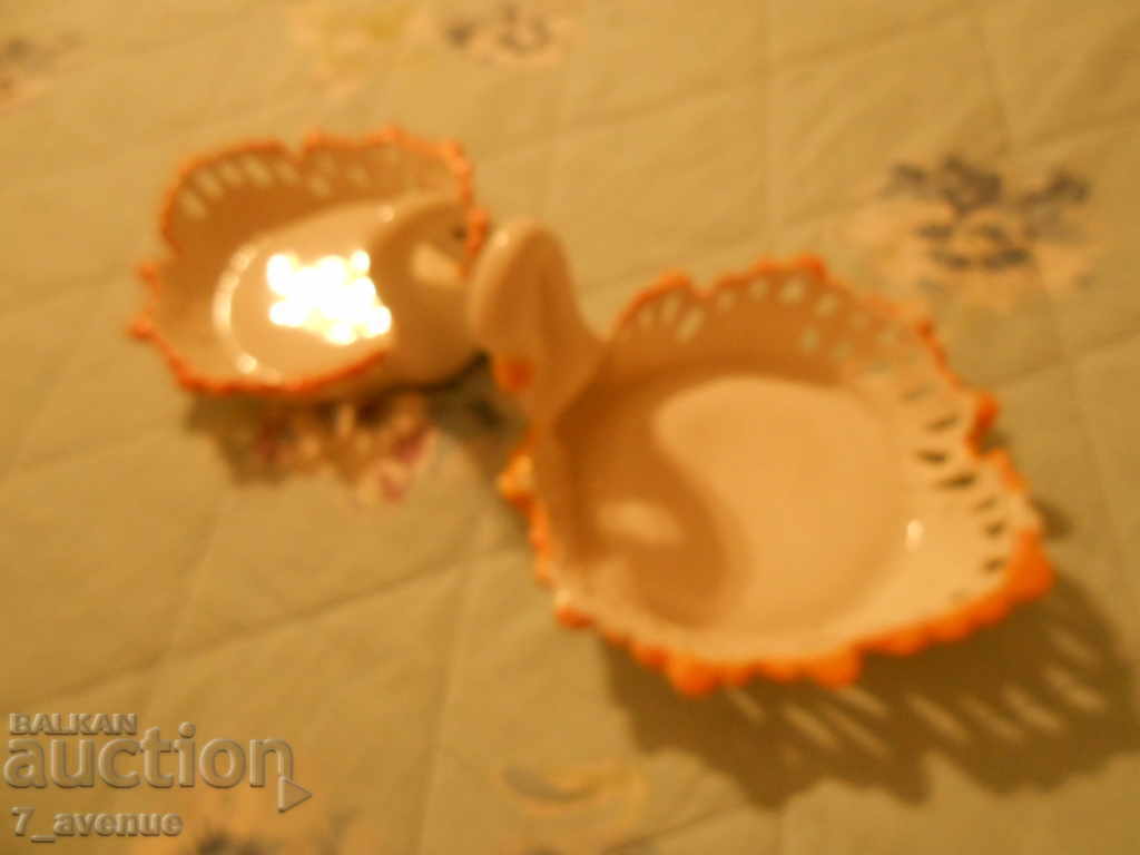 Auction Swans - 2 porcelain bowls for nuts Auction Swans - 2 porcelain bowls for nuts