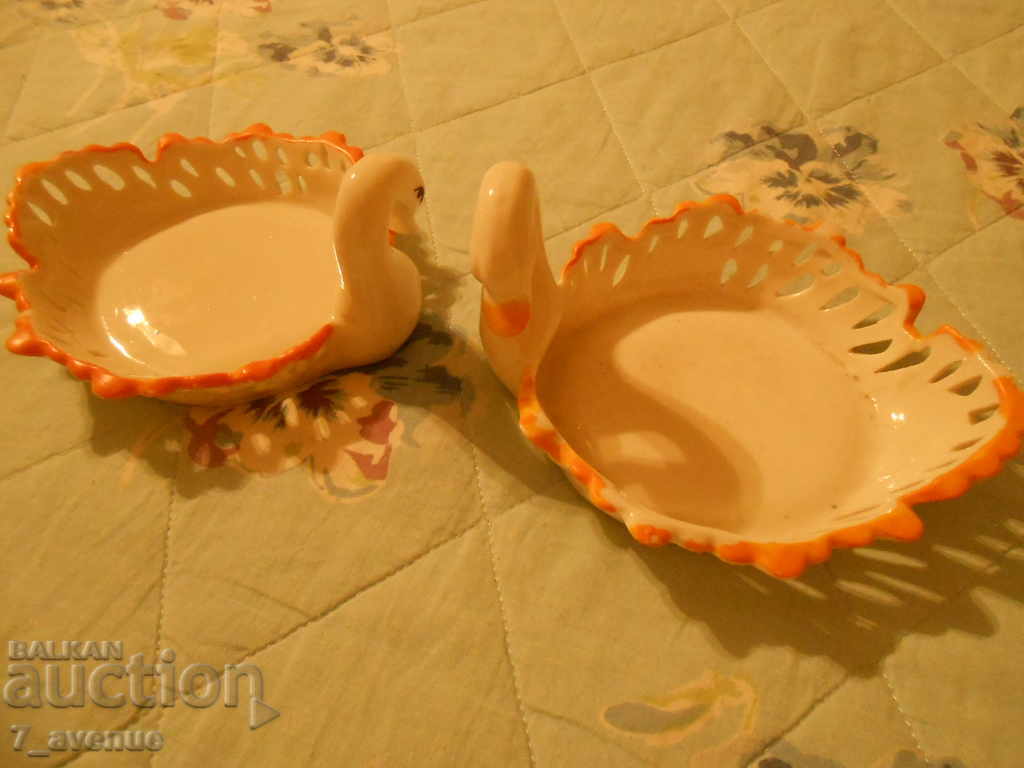 Delivery of Swans - 2 porcelain bowls for nuts Delivery of Swans - 2 porcelain bowls for nuts