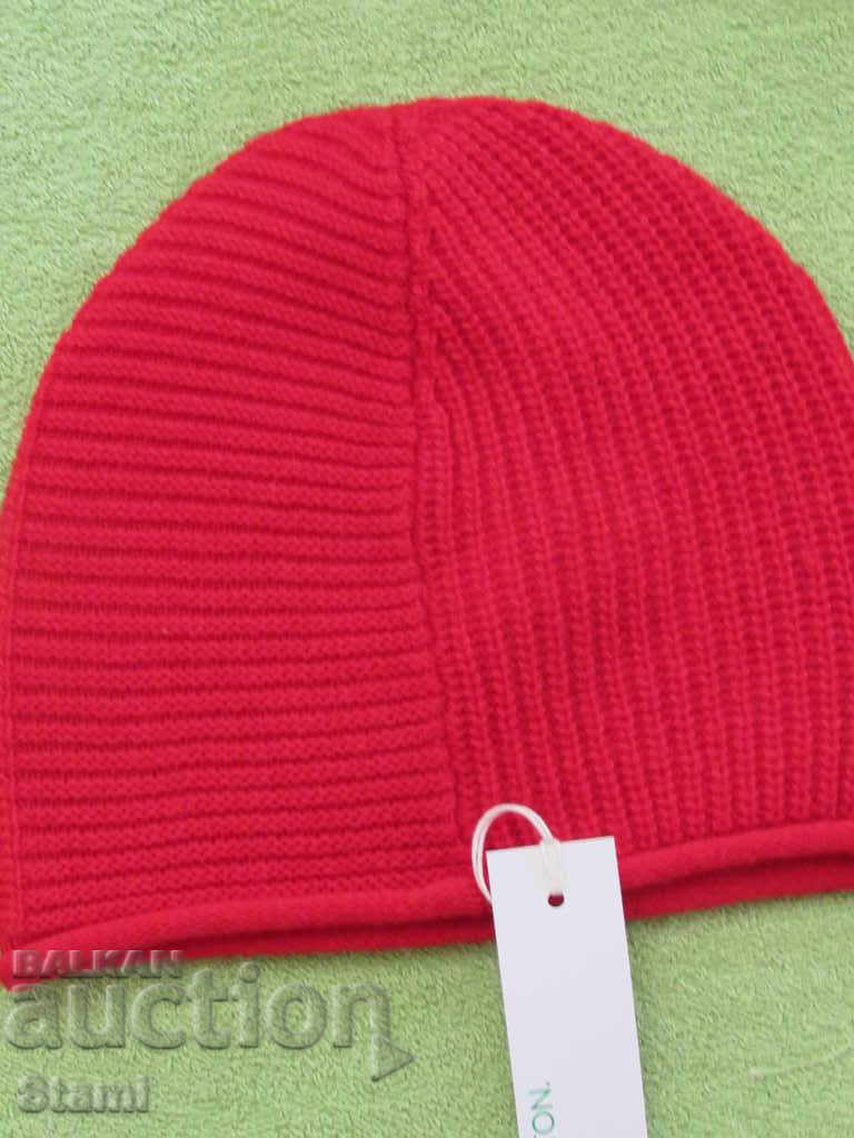 Pălărie pentru femei United Colors of Benetton-culoare roșu vișiniu cu preț 45.00 BGN | € 23.01 Pălărie pentru femei United Colors of Benetton-culoare roșu vișiniu cu preț 45.00 BGN | € 23.01