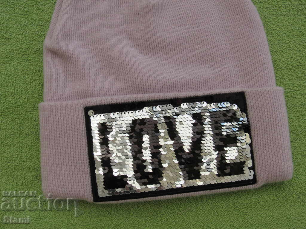 Licitație Pălărie de damă United Colors of Benetton de culoare cappuccino Licitație Pălărie de damă United Colors of Benetton de culoare cappuccino