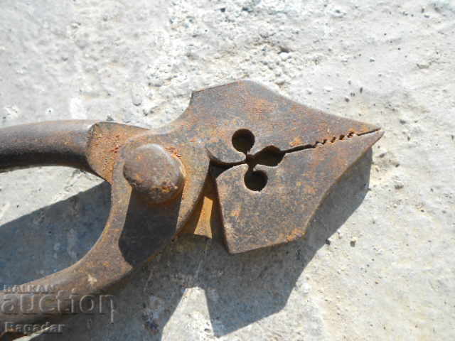 Shoemaker's pliers with price 45.00 BGN | € 23.01 Shoemaker's pliers with price 45.00 BGN | € 23.01