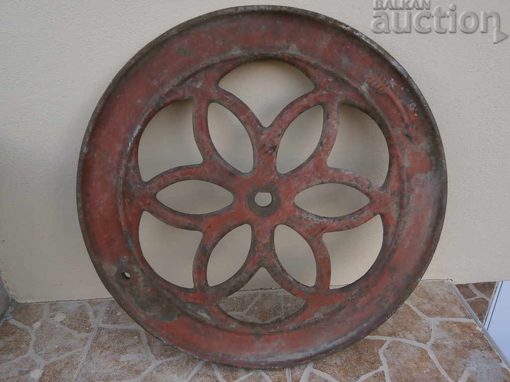 antique large metal flywheel 19th century with price 85.00 BGN | € 43.46