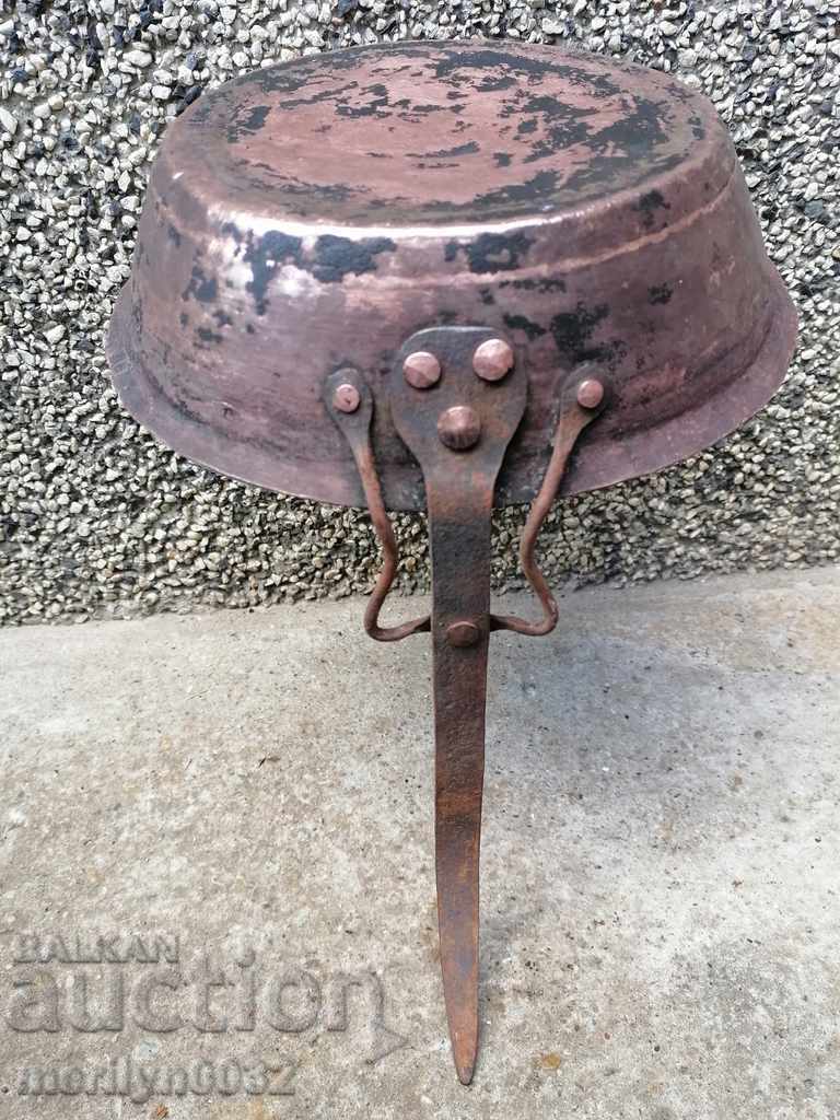 An old copper pan, a baker, a tray, a copper pot with price 85.00 BGN | € 43.46 An old copper pan, a baker, a tray, a copper pot with price 85.00 BGN | € 43.46