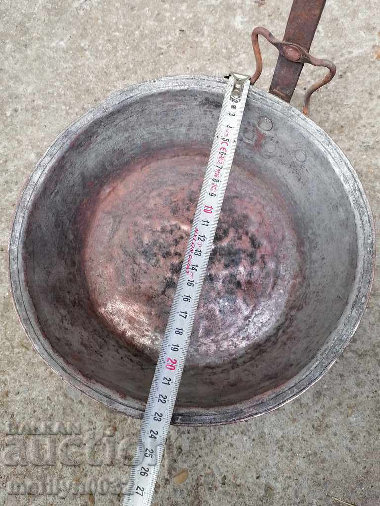 Delivery of An old copper pan, a baker, a tray, a copper pot Delivery of An old copper pan, a baker, a tray, a copper pot
