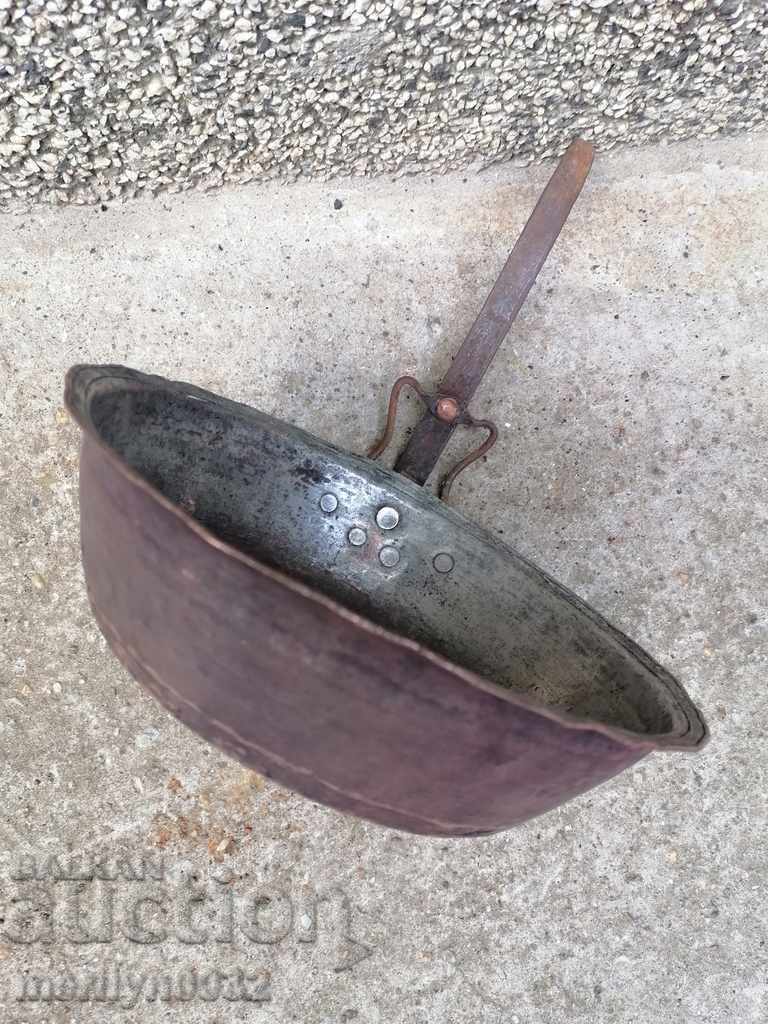 An old copper pan, a baker, a tray, a copper pot - 6 An old copper pan, a baker, a tray, a copper pot - 6