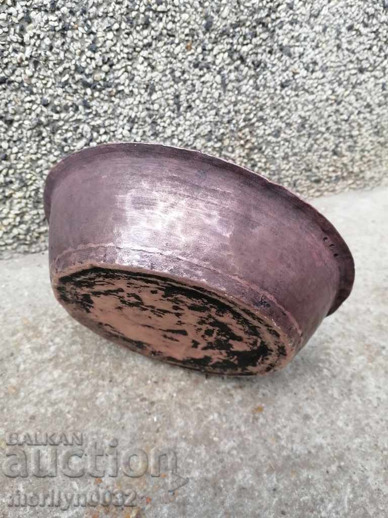 An old copper pan, a baker, a tray, a copper pot - 7 An old copper pan, a baker, a tray, a copper pot - 7