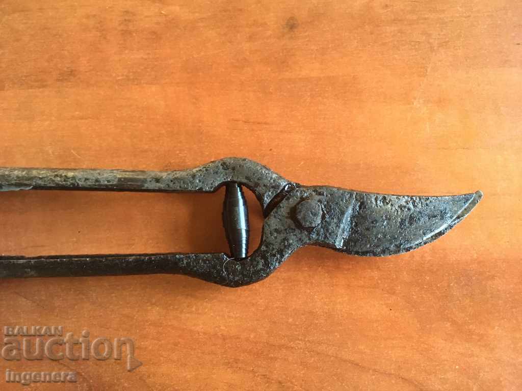 LOZAR SCISSORS OLD FORGED TOOL with price 7.00 BGN | € 3.58 LOZAR SCISSORS OLD FORGED TOOL with price 7.00 BGN | € 3.58