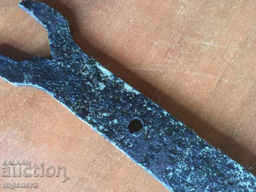 WRENCH OLD TOOL - 5 WRENCH OLD TOOL - 5