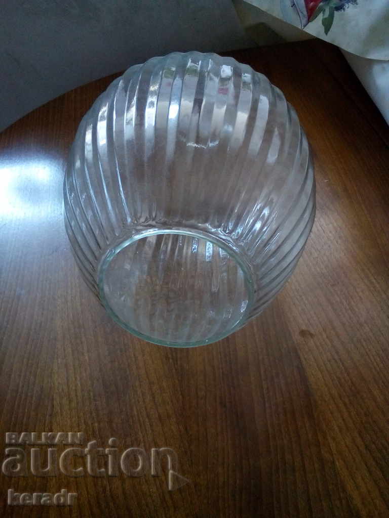 Δημοπρασία Παλιό vintage γυάλινο σώμα αμπαζούρ από τη δεκαετία του 1970. Δημοπρασία Παλιό vintage γυάλινο σώμα αμπαζούρ από τη δεκαετία του 1970.