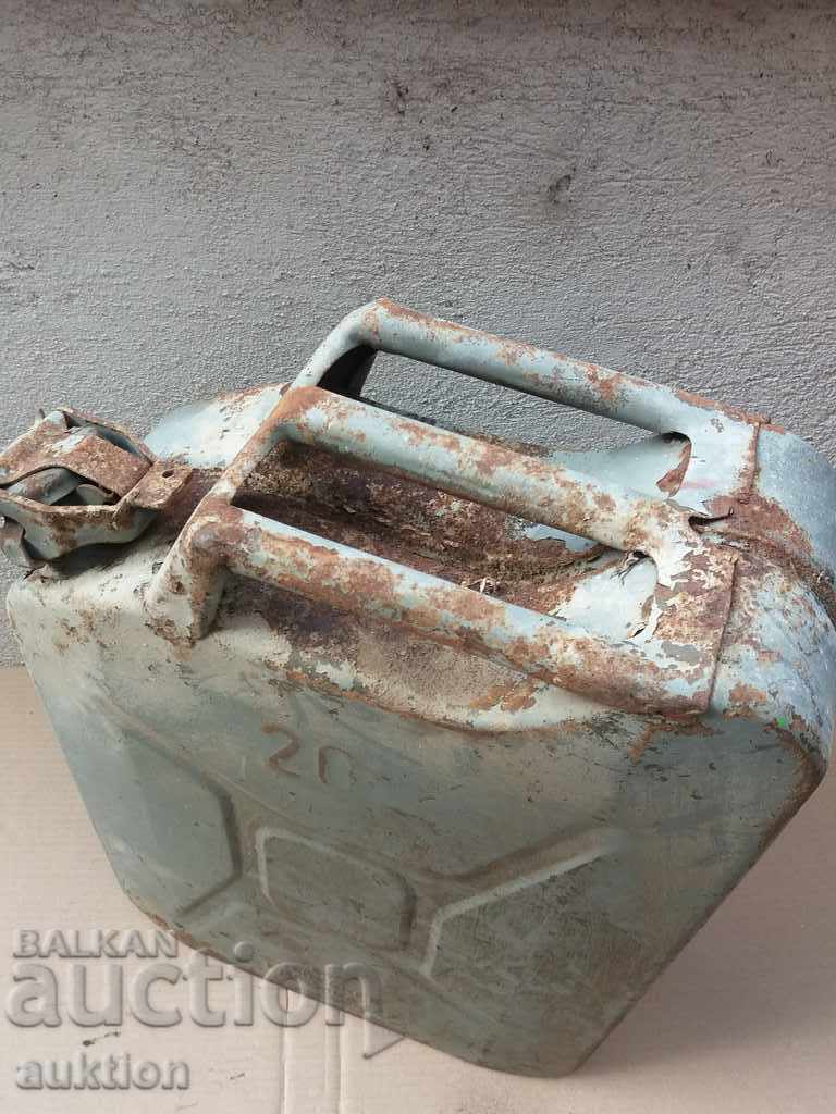 Delivery of MILITARY METAL TUBE FOR FUEL - 20 LITERS Delivery of MILITARY METAL TUBE FOR FUEL - 20 LITERS