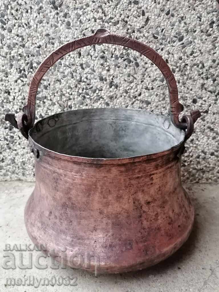 Cazan conservat, monedă de cupru, monedă de cupru, vas de cupru