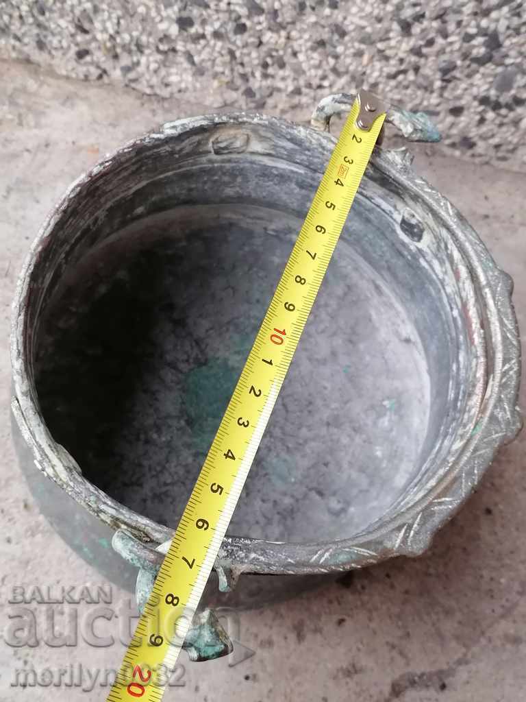 Auction Tinned cauldron, copper, coin, cauldron, coin, copper vessel Auction Tinned cauldron, copper, coin, cauldron, coin, copper vessel