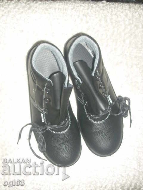 Pantofi/ghete cu preț 30.00 BGN | € 15.34 Pantofi/ghete cu preț 30.00 BGN | € 15.34