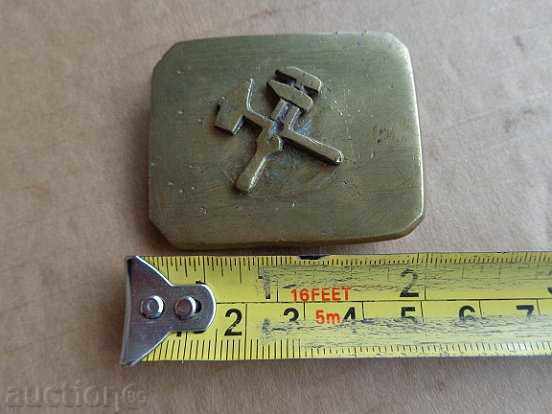 Delivery of Old bronze cord, belt buckle, uniform