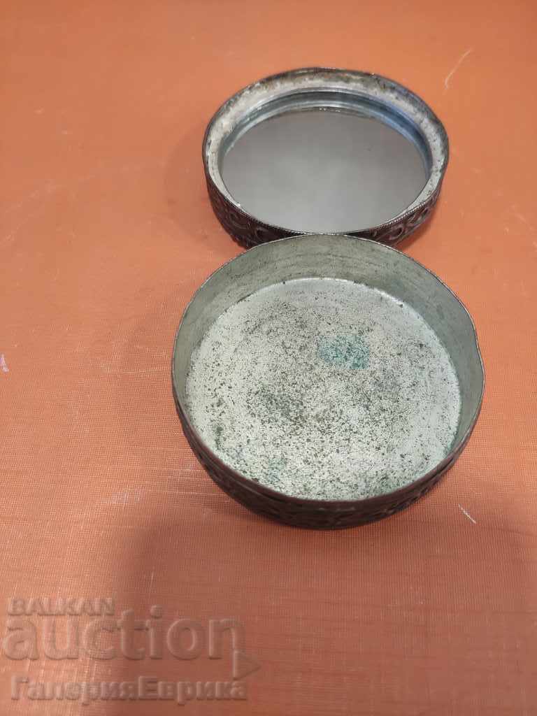 Livrarea Cutie metalica cu capac din portelan vechi autentica Livrarea Cutie metalica cu capac din portelan vechi autentica