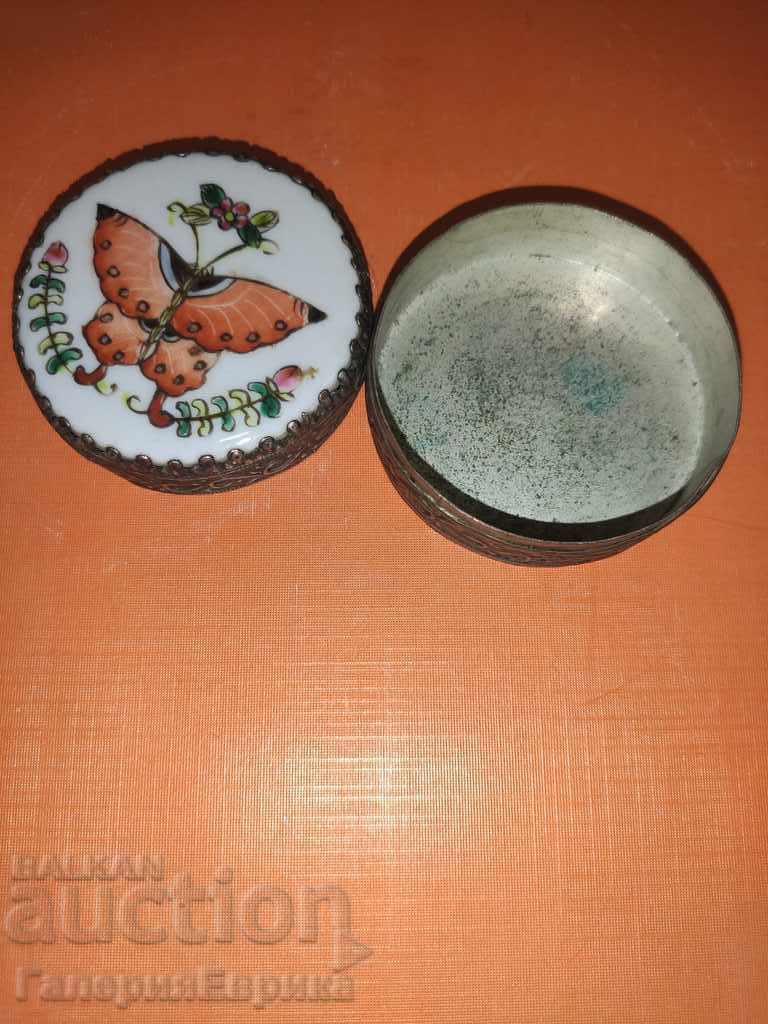 Cutie metalica cu capac din portelan vechi autentica - 6 Cutie metalica cu capac din portelan vechi autentica - 6