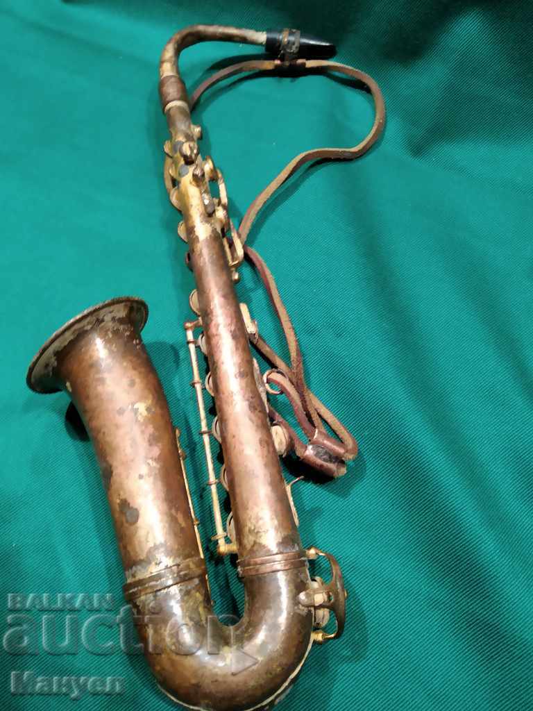 I am selling a unique miniature saxophone.RRRRR - 5 I am selling a unique miniature saxophone.RRRRR - 5