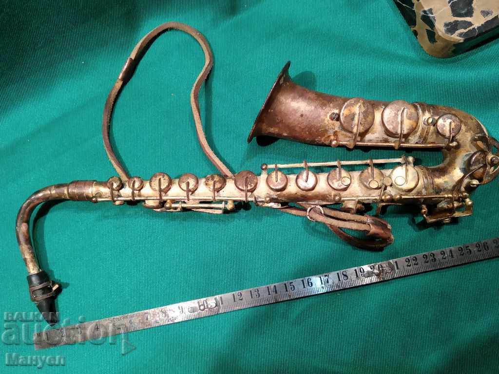 I am selling a unique miniature saxophone.RRRRR - 6 I am selling a unique miniature saxophone.RRRRR - 6