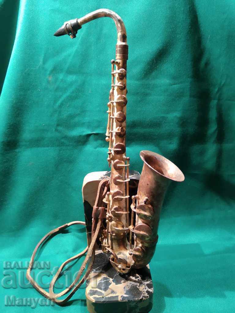 Vând un saxofon miniatural unic.RRRRR