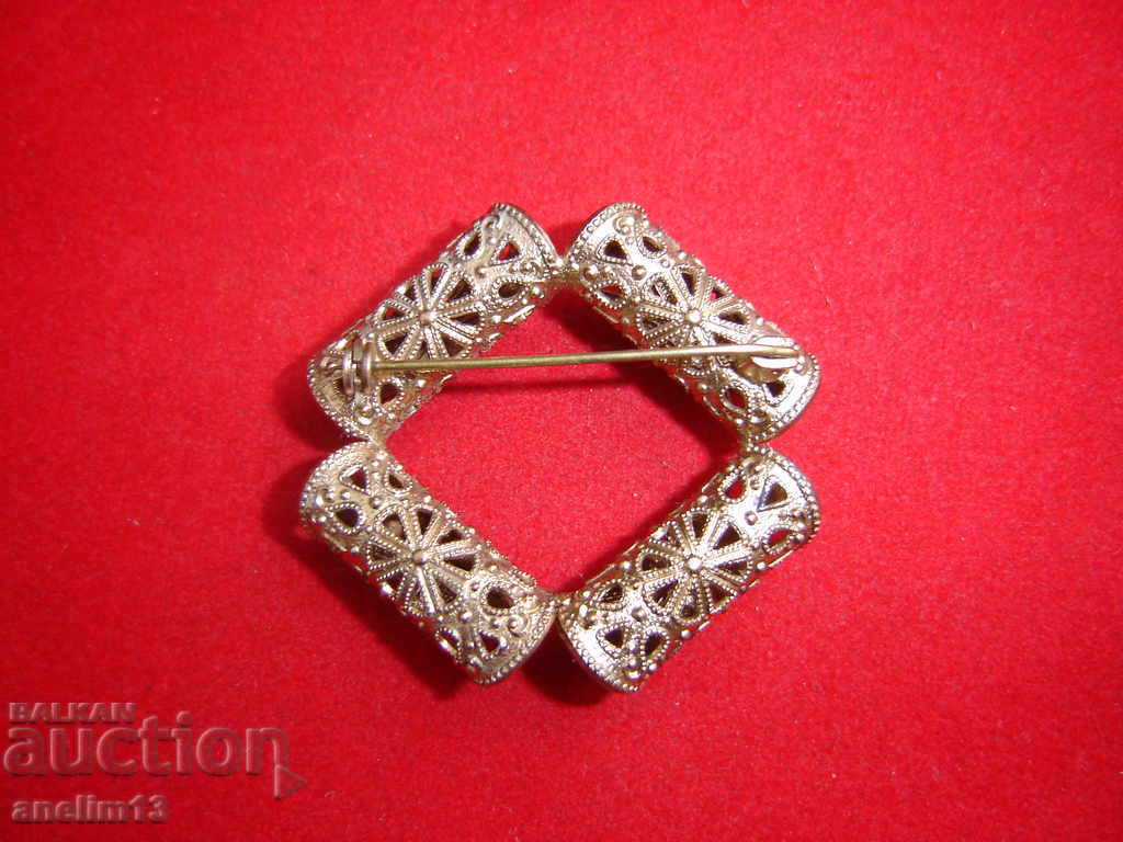 Delivery of OLD BROOCH Delivery of OLD BROOCH