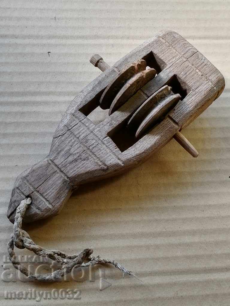 Auction Old roll of wood, polyspast for loom, wooden, primitive Auction Old roll of wood, polyspast for loom, wooden, primitive