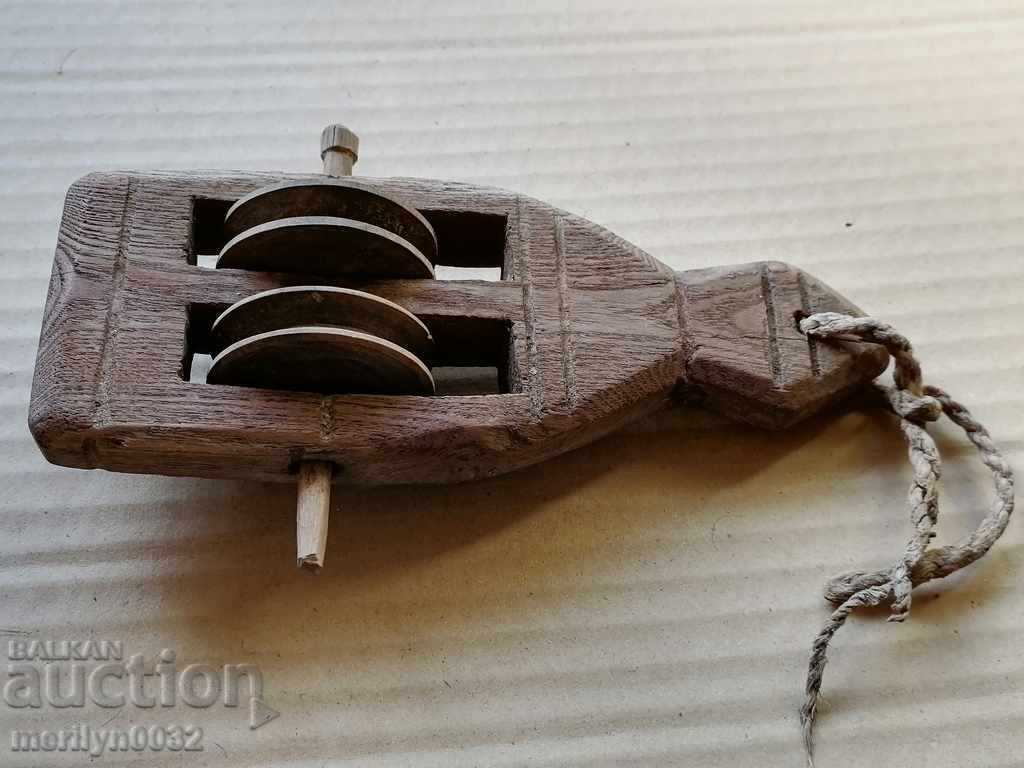 Delivery of Old roll of wood, polyspast for loom, wooden, primitive Delivery of Old roll of wood, polyspast for loom, wooden, primitive