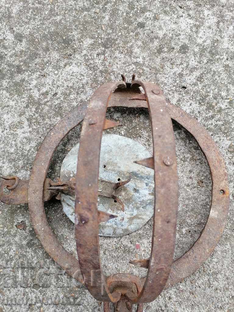 Delivery of Ancient hand forged trap - 19th century Delivery of Ancient hand forged trap - 19th century