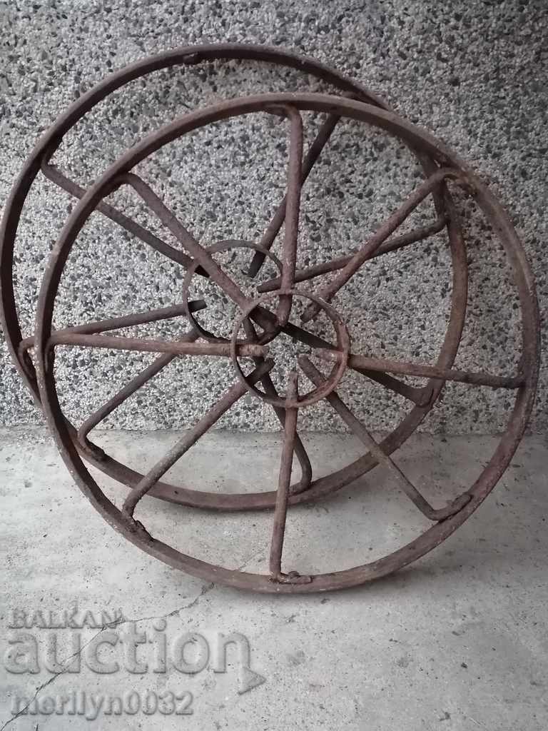 Чифт ковани колела ковано желязо с цена 64.00 лв. | € 32.72 Чифт ковани колела ковано желязо с цена 64.00 лв. | € 32.72