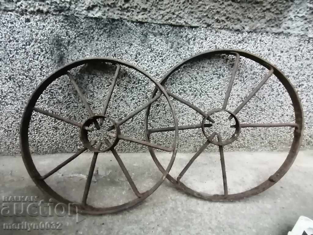 Аукцион Чифт ковани колела ковано желязо Аукцион Чифт ковани колела ковано желязо