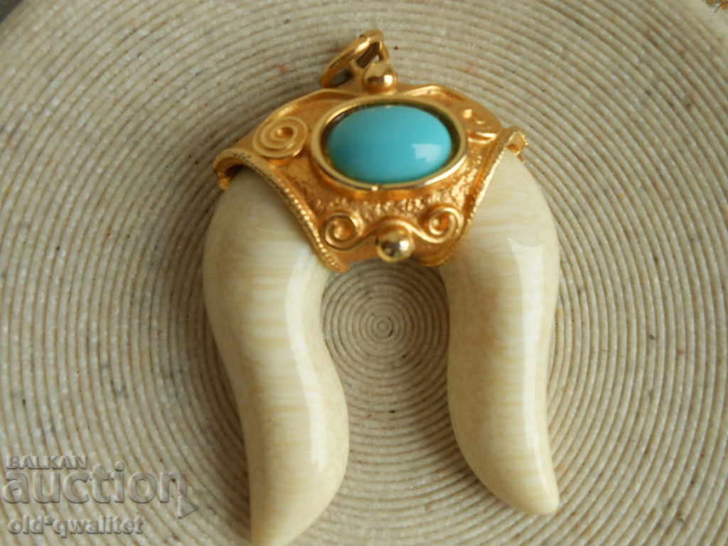 Auction  Attractive designer medallion, various jewelry, stamp