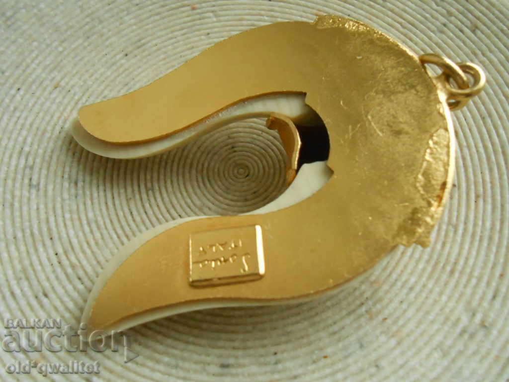 Attractive designer medallion, various jewelry, stamp - 6