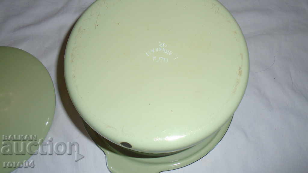 Delivery of ENAMELED POT WITH LID - OBORISHCHE - 1970 Delivery of ENAMELED POT WITH LID - OBORISHCHE - 1970