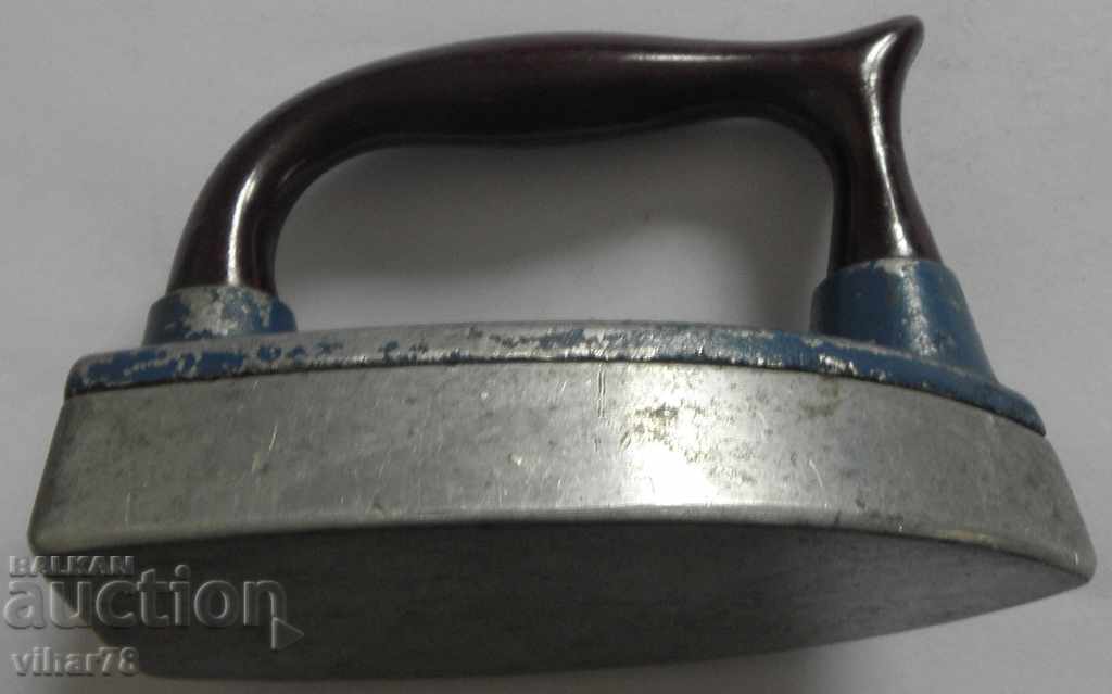 children's iron small with price 24.99 BGN | € 12.78 children's iron small with price 24.99 BGN | € 12.78