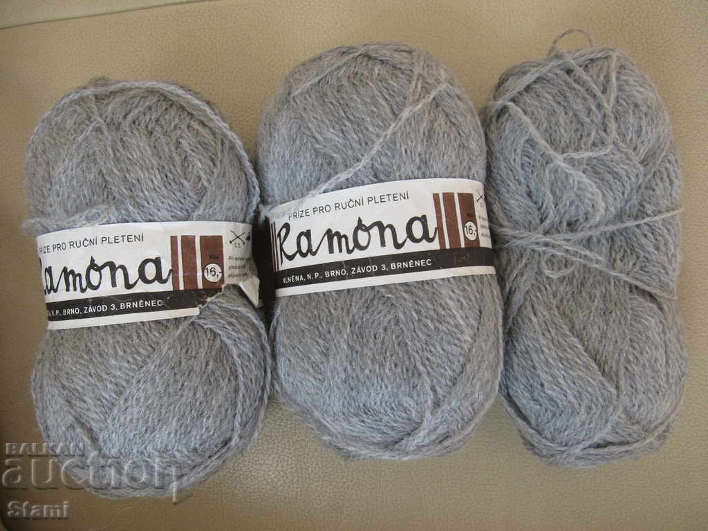 Сив цвят прежда RAMONA 128 грама с цена 6.00 лв. | € 3.07 Сив цвят прежда RAMONA 128 грама с цена 6.00 лв. | € 3.07