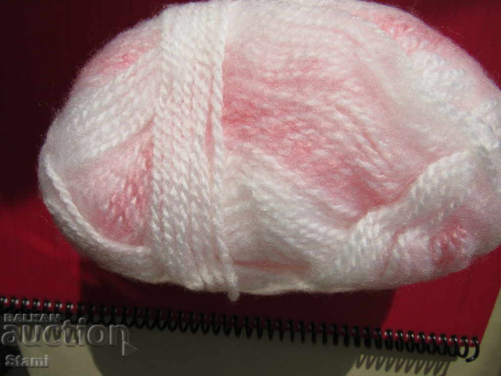 Auction Yarn white and pink-ombre 38 grams Auction Yarn white and pink-ombre 38 grams