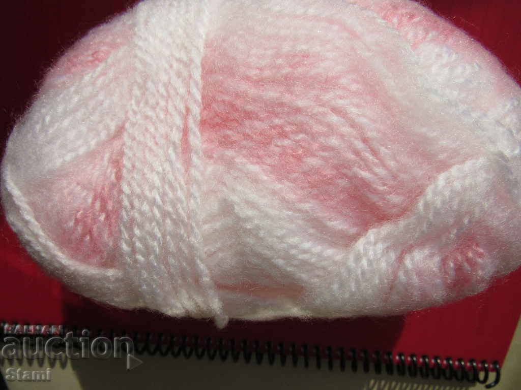 Delivery of Yarn white and pink-ombre 38 grams Delivery of Yarn white and pink-ombre 38 grams