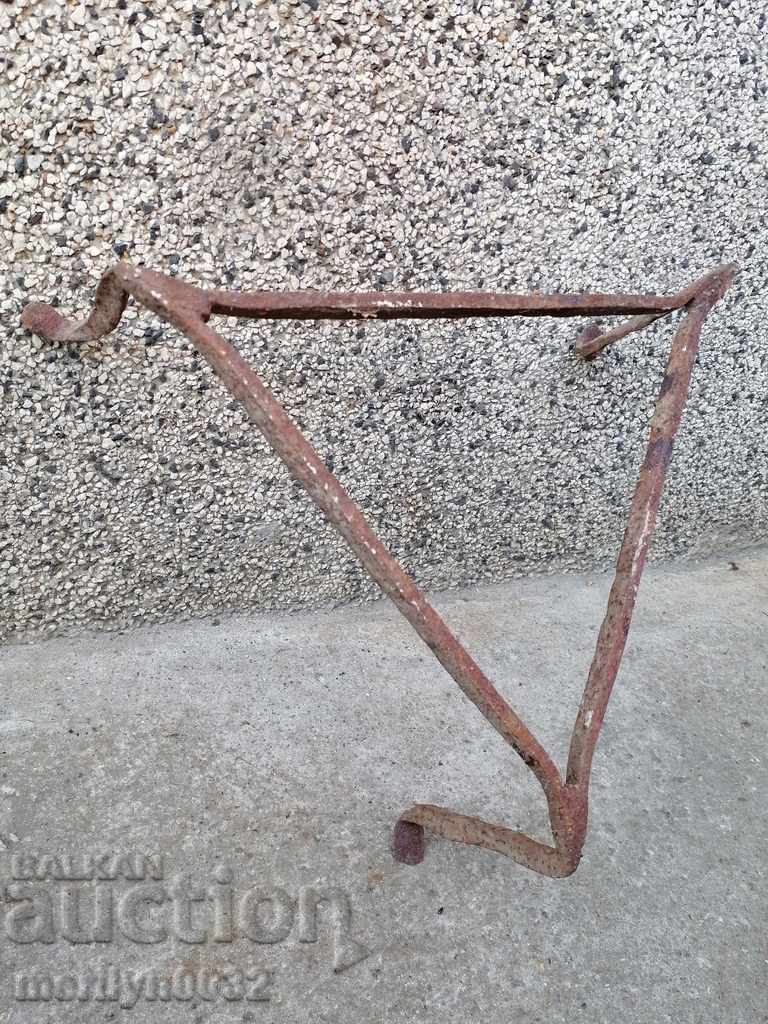 Delivery of An antique wrought iron soot hearth grilled pyruvic wrought iron