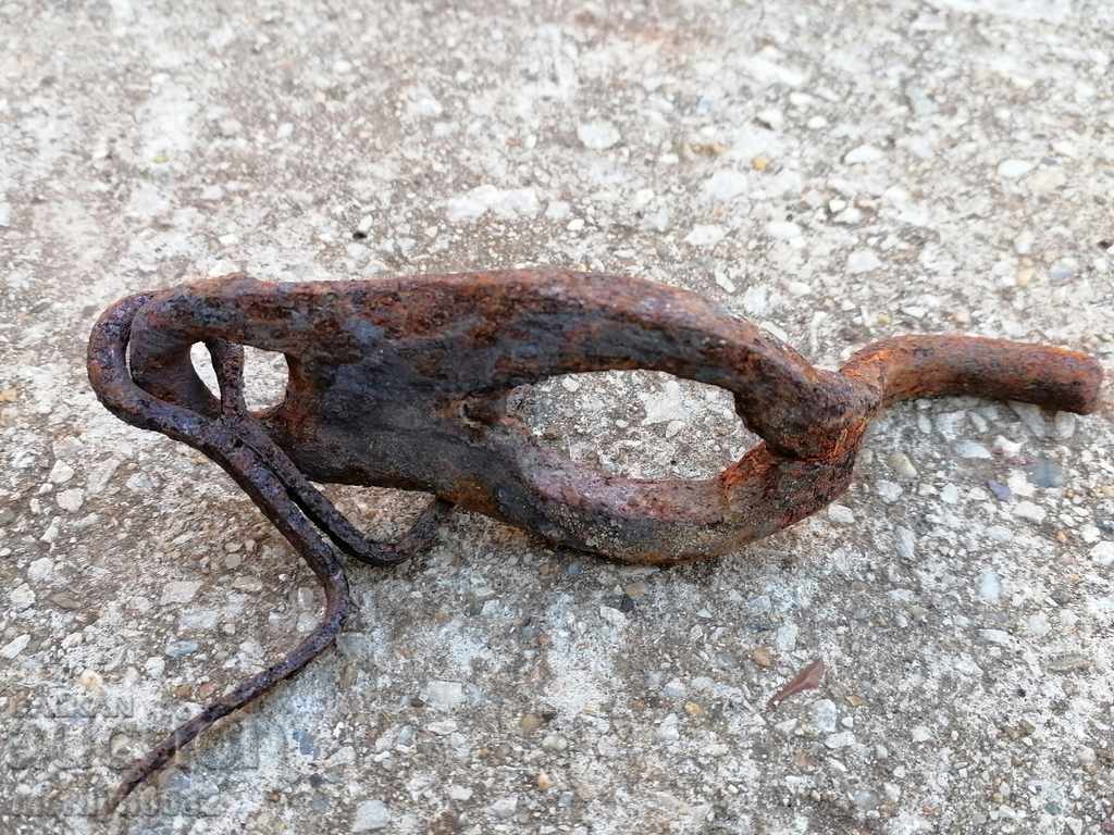 Old latch wrought iron lock primitive chain with price 36.00 BGN | € 18.41 Old latch wrought iron lock primitive chain with price 36.00 BGN | € 18.41