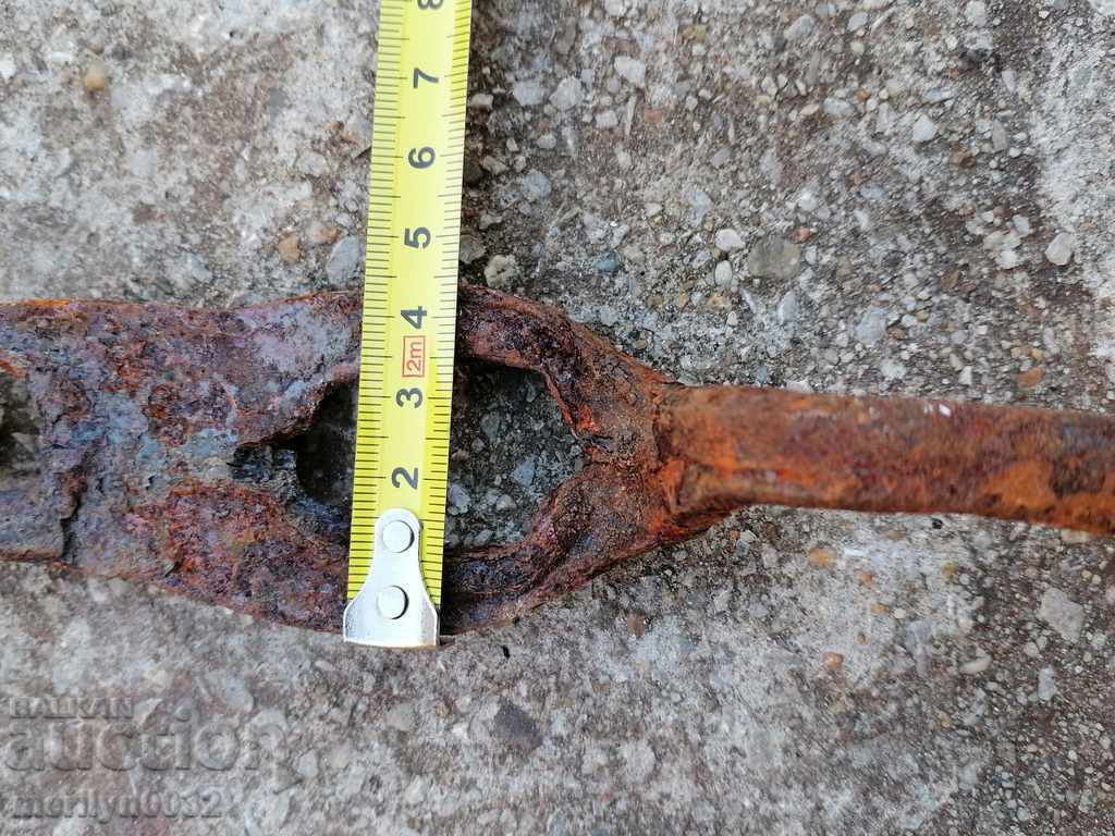 Old latch wrought iron lock primitive chain - 5 Old latch wrought iron lock primitive chain - 5