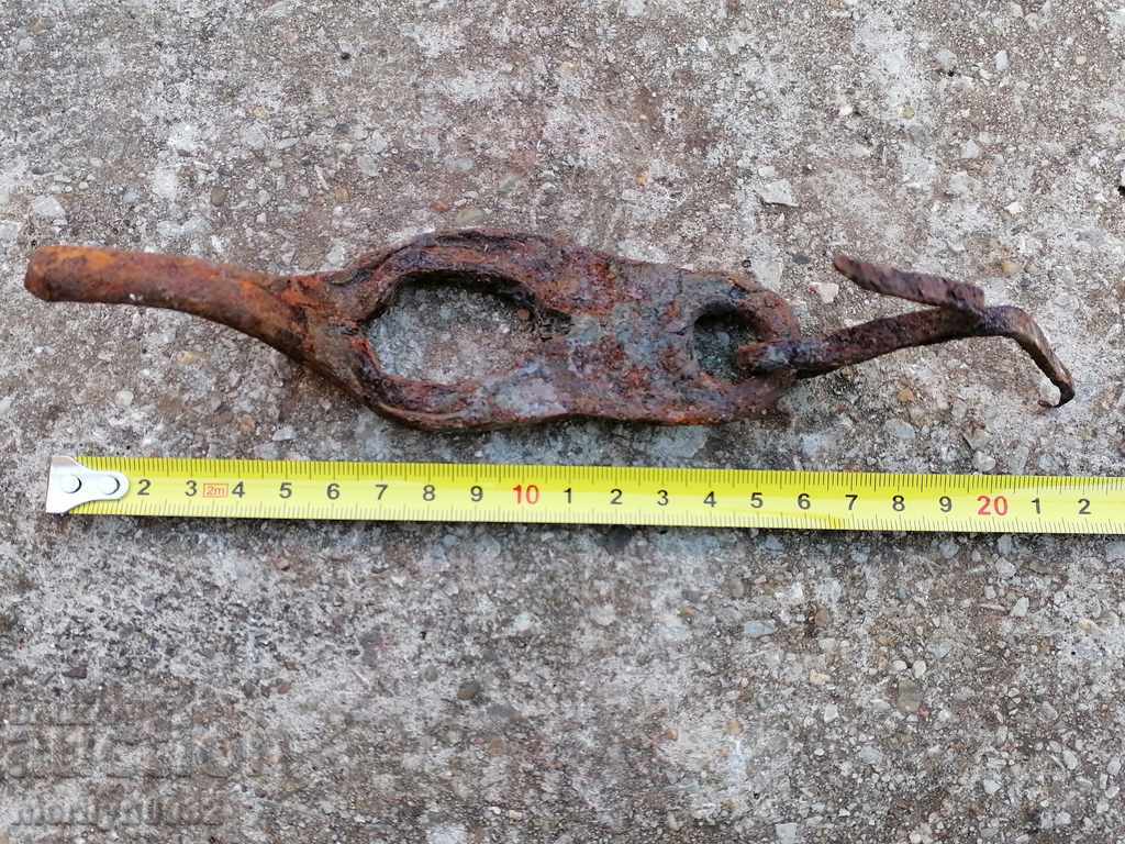Old latch wrought iron lock primitive chain - 6 Old latch wrought iron lock primitive chain - 6