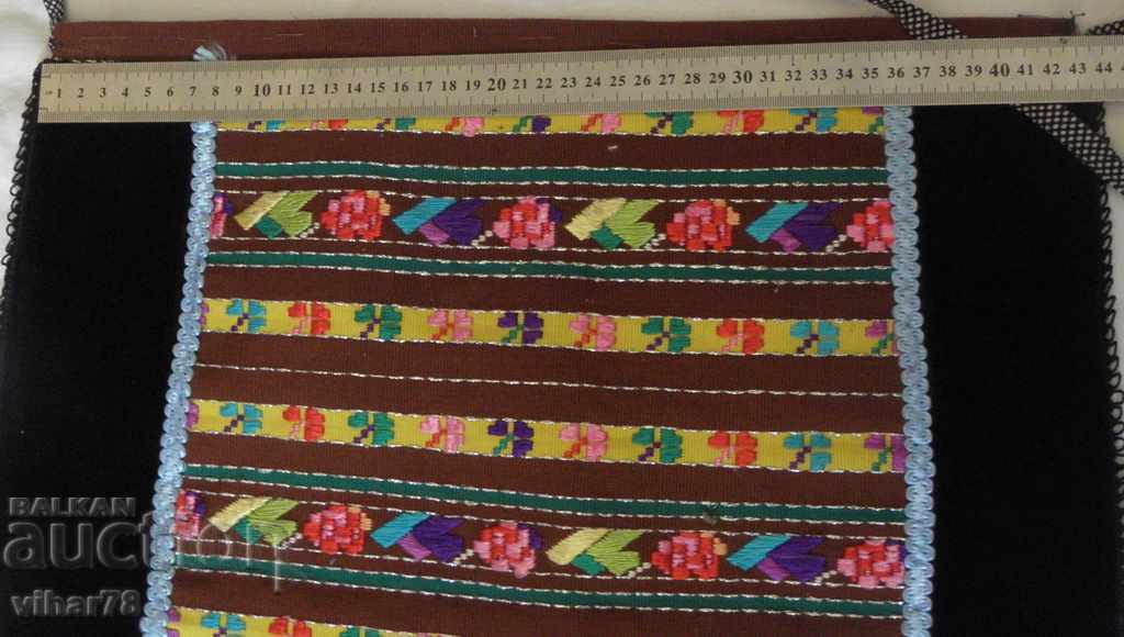 Auction Chaise number 6 apron Auction Chaise number 6 apron