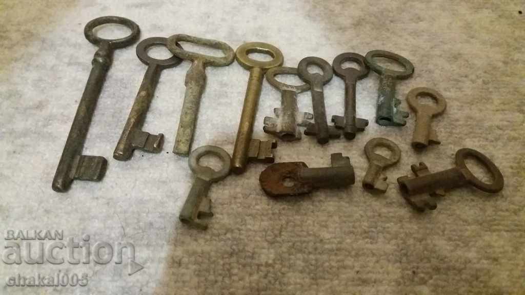 Πολλά παλιά κλειδιά Πολλά παλιά κλειδιά