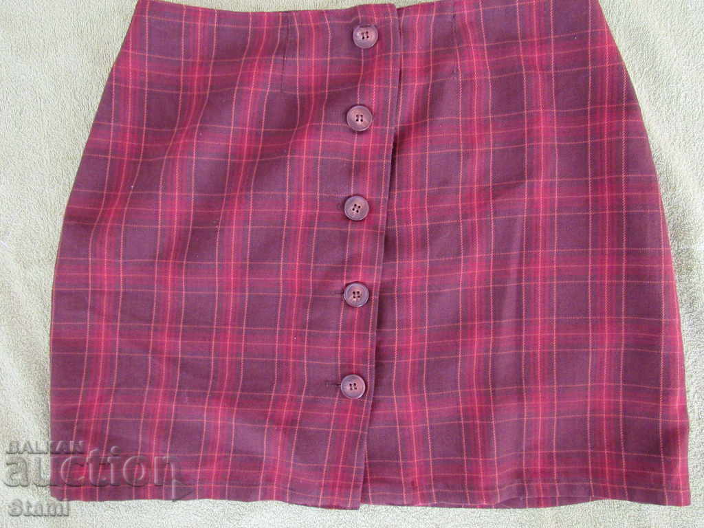 Licitație Fustă scurtă în carouri, mărimea 36