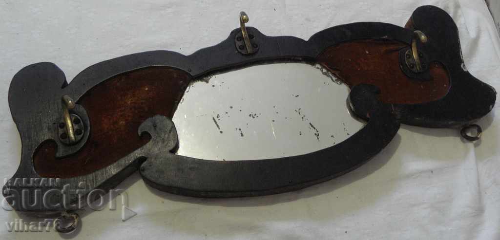 cuier vechi din lemn cu preț 119.99 BGN | € 61.35 cuier vechi din lemn cu preț 119.99 BGN | € 61.35