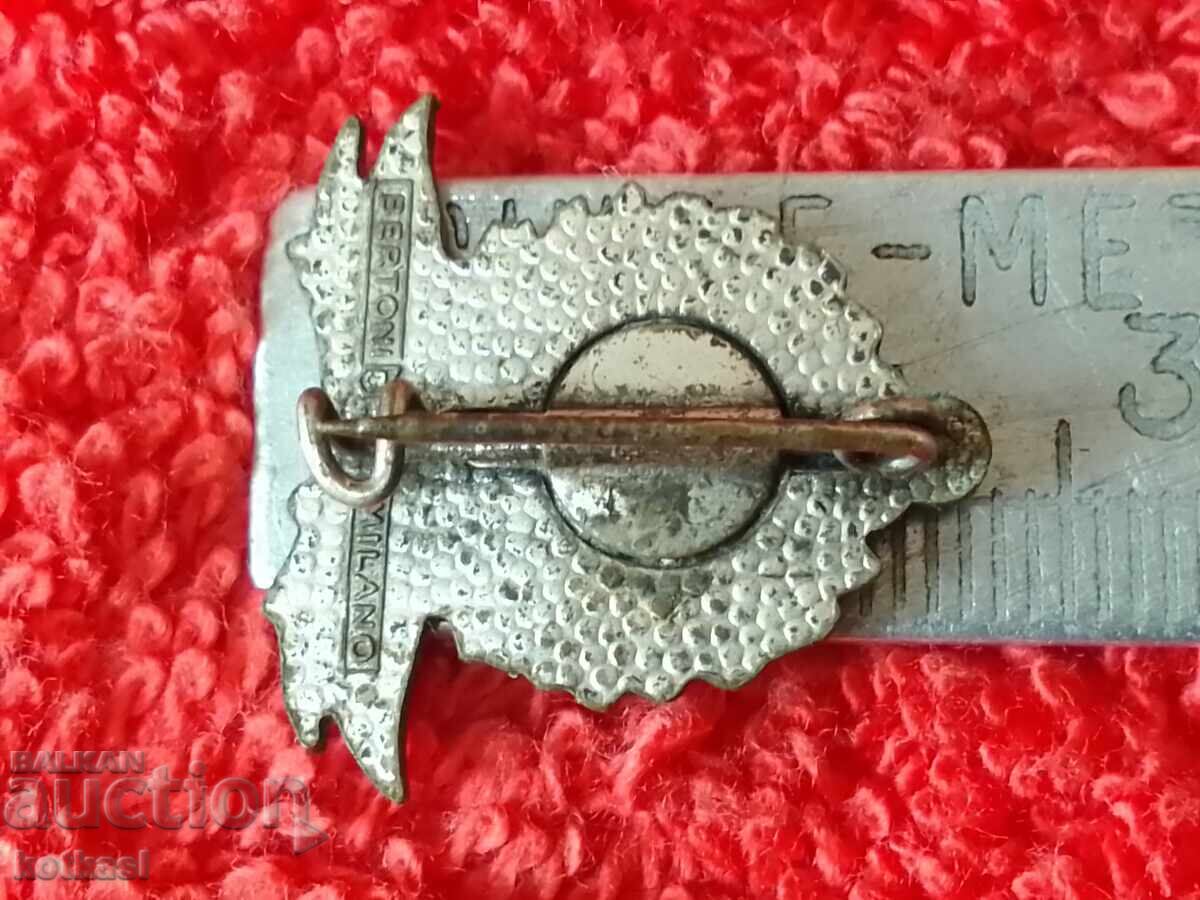 Old sports badge with price 10.50 BGN | € 5.37 Old sports badge with price 10.50 BGN | € 5.37