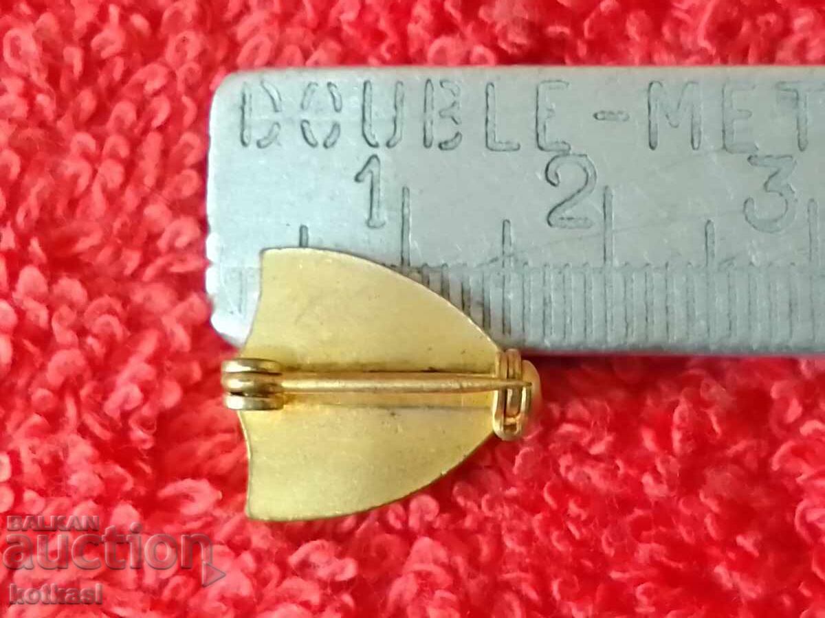 Old Badge Knight Bronze Enamel GOOD MANUAL with price 25.50 BGN | € 13.04 Old Badge Knight Bronze Enamel GOOD MANUAL with price 25.50 BGN | € 13.04