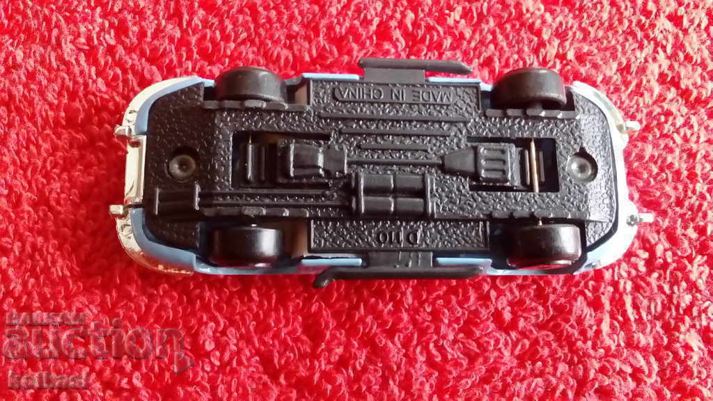 Veche mașină mică din metal China - 6