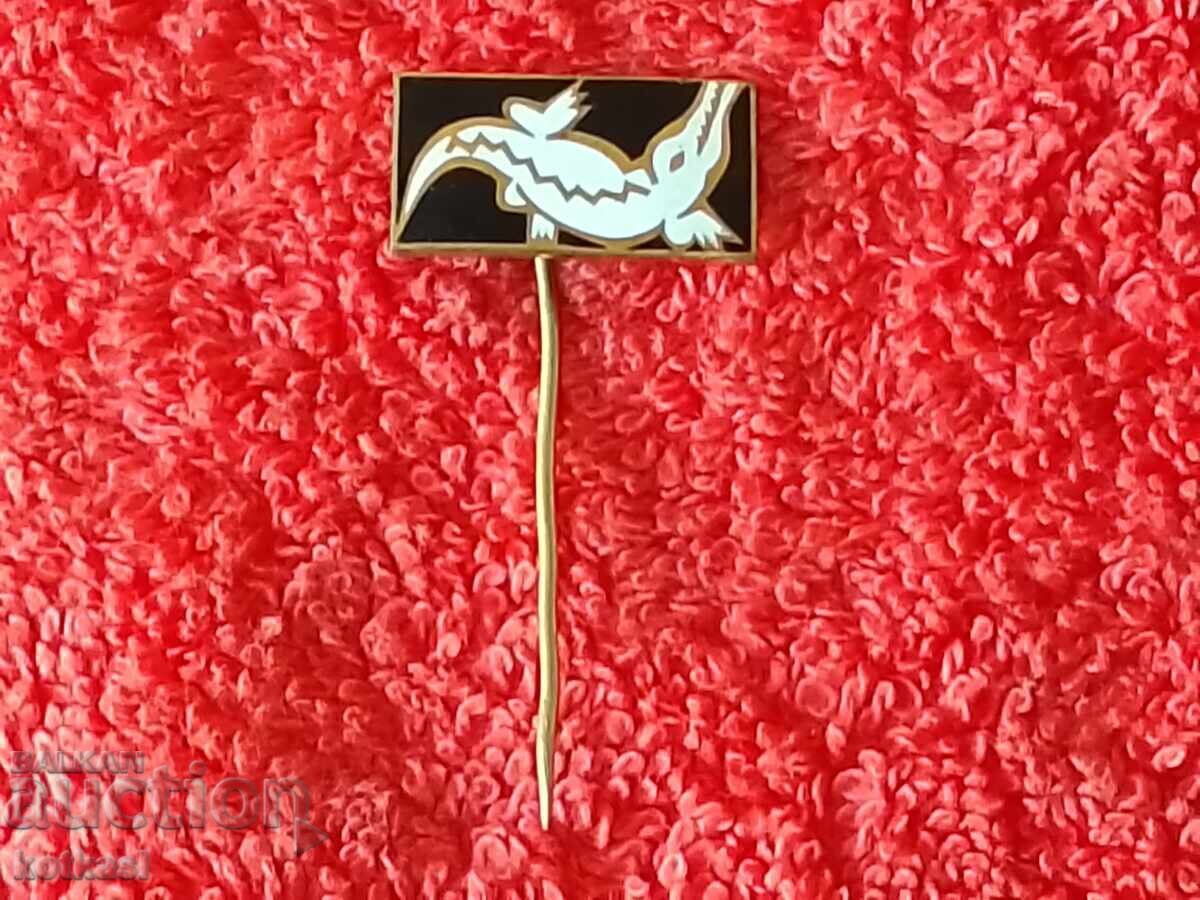 Delivery of Old solid metal badge bronze enamel marking Delivery of Old solid metal badge bronze enamel marking